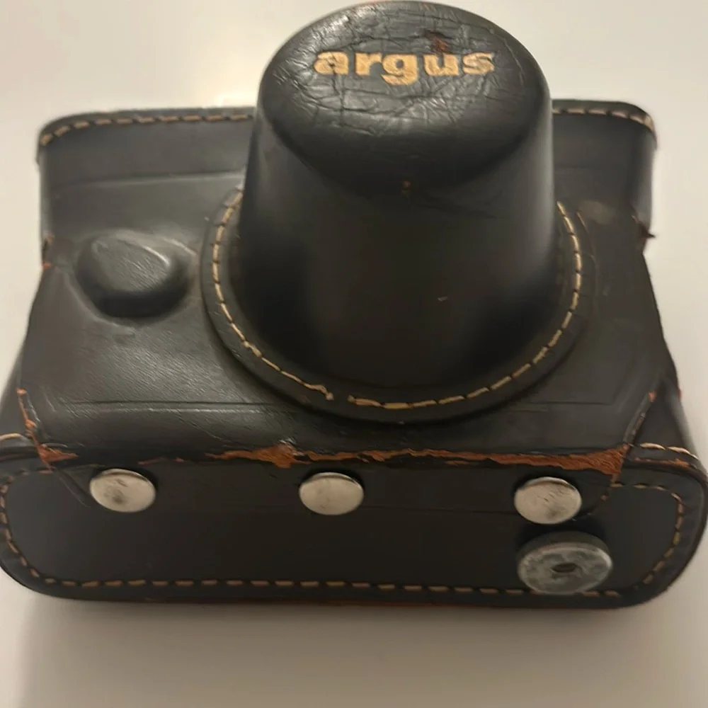 Vintage Argus 35mm Camera & Leather Case(Pre-Owned)Untested-case Fair Condition